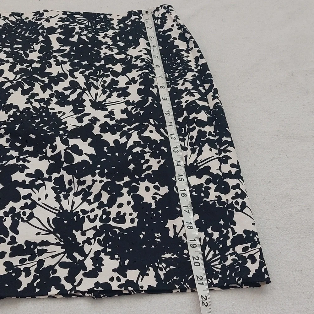 BANANA REPUBLIC Black and White Floral Pencil Skirt NWOT